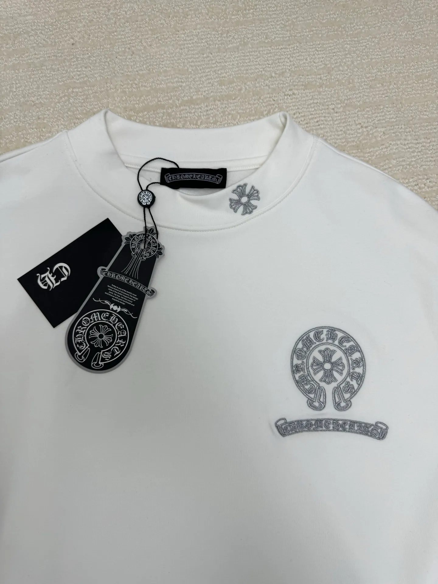 P310 Chrome Hearts high-neck velvet long-sleeved bottoming shirt. The fabric is soft. Made of imported high-density double-sided stretch cotton fabric. Same style for men and women. Full details. Original pattern. Size: S M L XL 2XL. Color: black white.